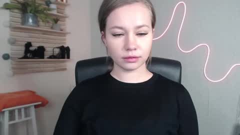 Holly online show from 5, 12, 2024