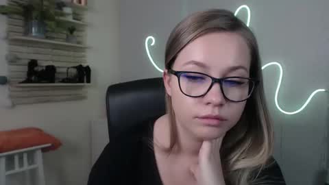 Holly online show from 6, 12, 2024