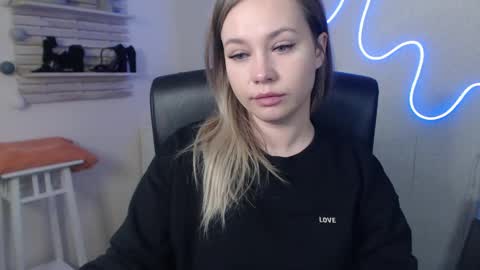 Holly online show from 9, 12, 2024