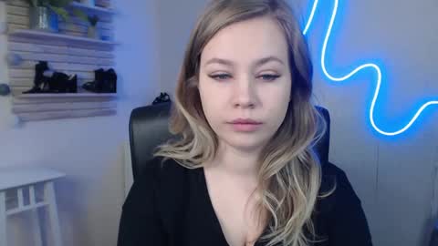 Holly online show from 2, 1, 2025