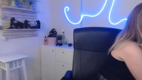 Holly online show from 16, 1, 2025