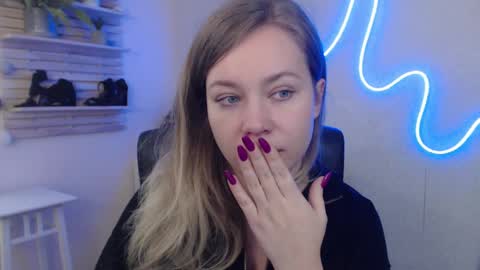 Holly online show from 5, 2, 2025