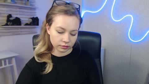 Holly online show from 7, 3, 2025