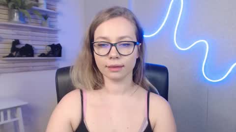 Holly online show from 7, 3, 2025