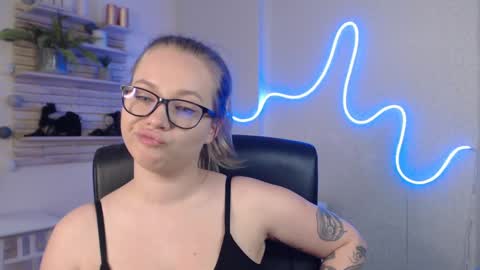 Holly online show from 11, 3, 2025