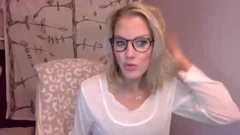 holly_bourbon online show from 10, 10, 2025