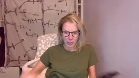 holly_bourbon online show from 16, 10, 2025