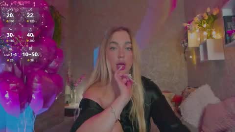 holly_molly8 online show from 27, 3, 2026