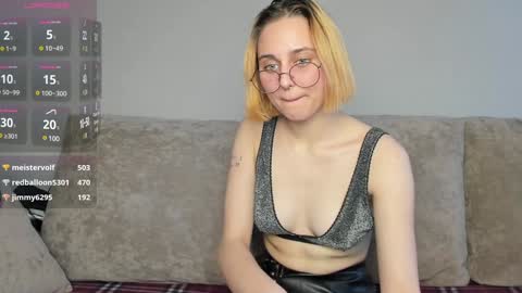 Snapshot of holly_pollyy chatting on 2, 1, 2025 Polly online show from 2, 1, 2025