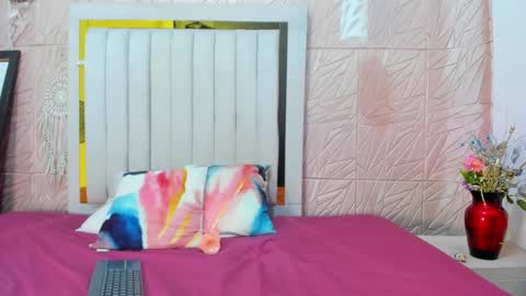 Snapshot of holly_sly chatting on 26, 11, 2025 holly online show from 26, 11, 2025