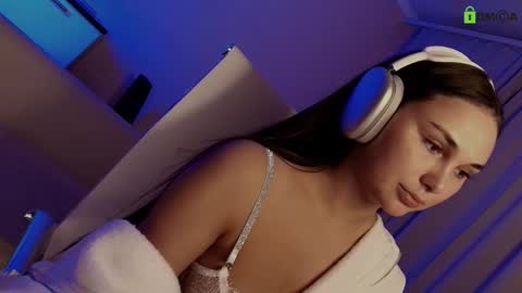 hollyextra online show from 20, 2, 2025