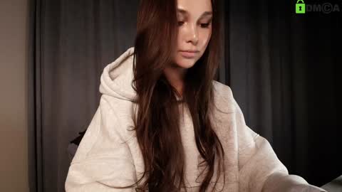 hollyextra online show from 11, 11, 2025