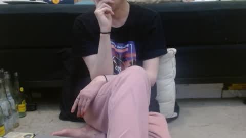 Holly Hawkes online show from 12, 2, 2025