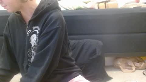 Holly Hawkes online show from 4, 3, 2025