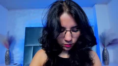 hollypeach_ online show from 24, 11, 2025