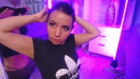 hollypeach_ online show from 18, 3, 2026