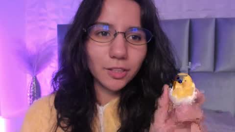 hollypeach_ online show from 9, 4, 2026