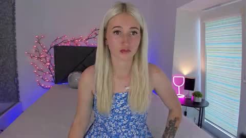 Snapshot of hollytaillor chatting on 15, 9, 2025 HollyTaillor online show from 15, 9, 2025
