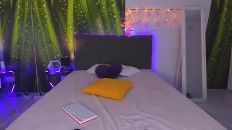 Snapshot of hollytaillor chatting on 16, 10, 2025 HollyTaillor online show from 16, 10, 2025