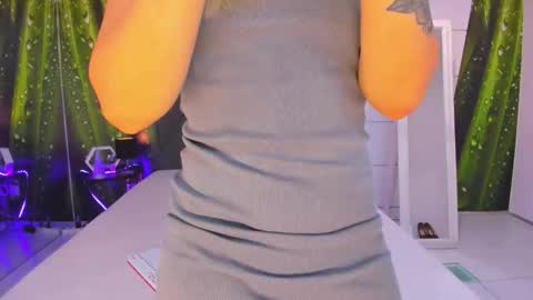 Snapshot of hollytaillor chatting on 27, 10, 2025 HollyTaillor online show from 27, 10, 2025