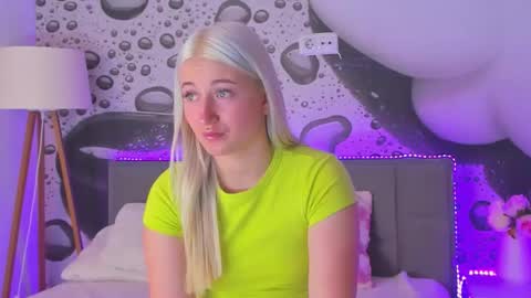 Snapshot of hollytaillor chatting on 2, 12, 2025 HollyTaillor online show from 2, 12, 2025