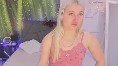 Snapshot of hollytaillor chatting on 6, 1, 2026 HollyTaillor online show from 6, 1, 2026