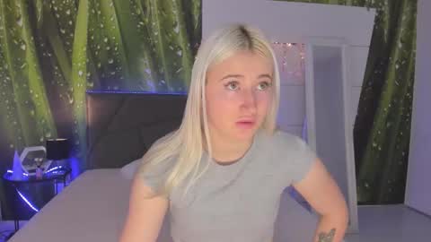 Snapshot of hollytaillor chatting on 23, 2, 2026 HollyTaillor online show from 23, 2, 2026