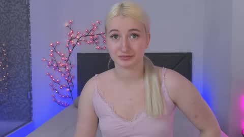 HollyTaillor online show from 14, 4, 2026