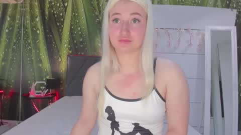 HollyTaillor online show from 19, 4, 2026