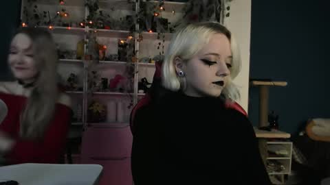 Snapshot of holy_mistresss chatting on 31, 10, 2025 holy_mistresss online show from 31, 10, 2025