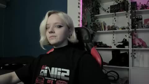 Snapshot of holy_mistresss chatting on 12, 11, 2025 holy_mistresss online show from 12, 11, 2025