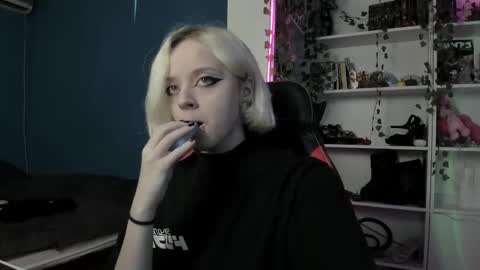 Snapshot of holy_mistresss chatting on 14, 11, 2025 holy_mistresss online show from 14, 11, 2025