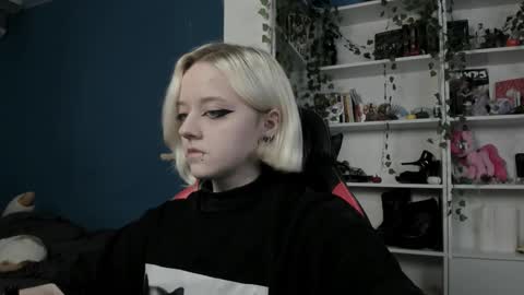 Snapshot of holy_mistresss chatting on 15, 11, 2025 holy_mistresss online show from 15, 11, 2025