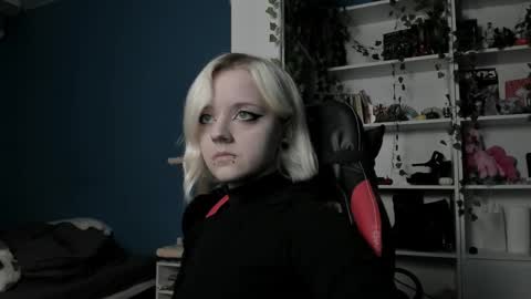 Snapshot of holy_mistresss chatting on 23, 11, 2025 holy_mistresss online show from 23, 11, 2025