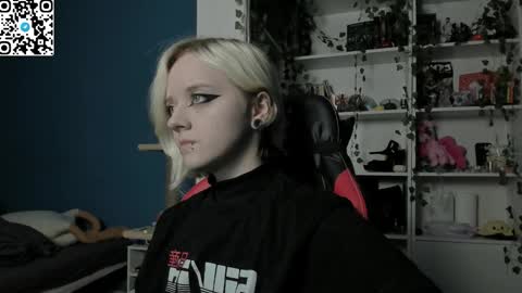 Snapshot of holy_mistresss chatting on 26, 11, 2025 holy_mistresss online show from 26, 11, 2025