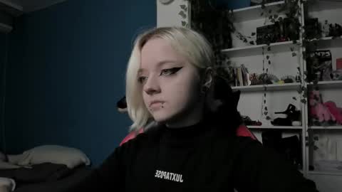 Snapshot of holy_mistresss chatting on 28, 11, 2025 holy_mistresss online show from 28, 11, 2025