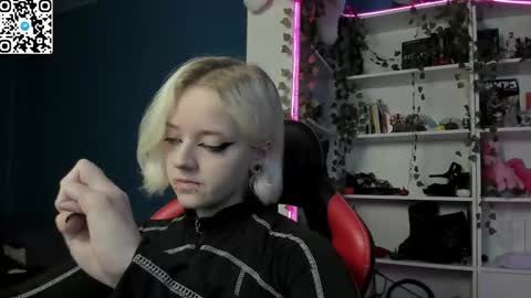 Snapshot of holy_mistresss chatting on 5, 12, 2025 holy_mistresss online show from 5, 12, 2025