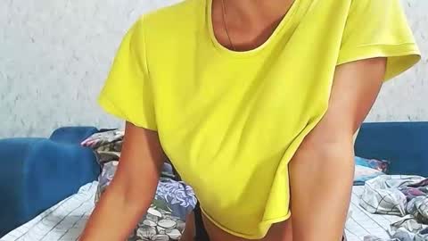 Snapshot of holyjulie chatting on 25, 11, 2025 HolyJulie online show from 25, 11, 2025