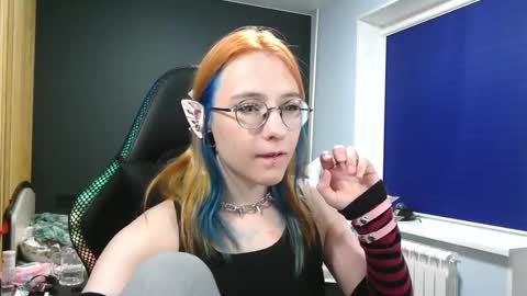 Honelints boyblonde hair AsterMIntfemboybrown hair online show from 18, 12, 2024