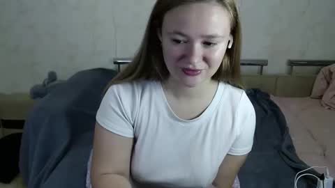 Snapshot of honey_caramelle chatting on 3, 12, 2024 honey_caramelle online show from 3, 12, 2024