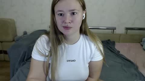 Snapshot of honey_caramelle chatting on 12, 12, 2024 honey_caramelle online show from 12, 12, 2024