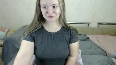 Snapshot of honey_caramelle chatting on 18, 1, 2025 honey_caramelle online show from 18, 1, 2025