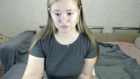 Snapshot of honey_caramelle chatting on 2, 2, 2025 honey_caramelle online show from 2, 2, 2025