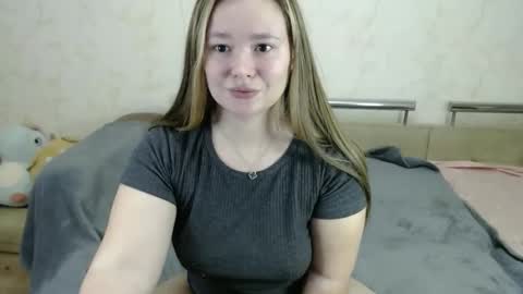 Snapshot of honey_caramelle chatting on 6, 2, 2025 honey_caramelle online show from 6, 2, 2025