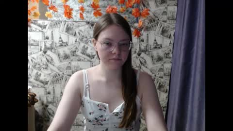 Snapshot of honey_mood chatting on 15, 11, 2025 Lina online show from 15, 11, 2025