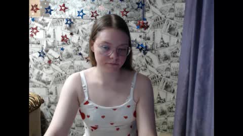 Snapshot of honey_mood chatting on 28, 11, 2025 Lina online show from 28, 11, 2025
