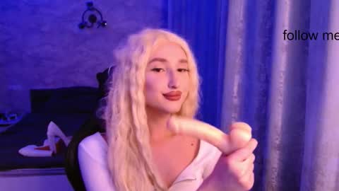 honey_sunset online show from 6, 11, 2025