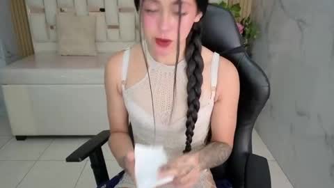 HONEY  online show from 25, 5, 2026
