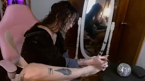 Snapshot of honeybeexo333 chatting on 19, 11, 2025 Honey Bee online show from 19, 11, 2025