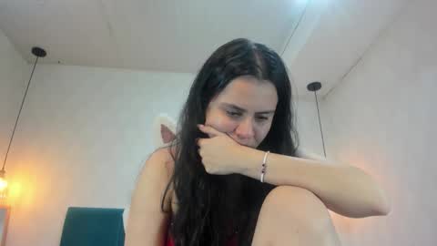 Snapshot of honeybuu_ chatting on 2, 6, 2026 Emily online show from 2, 6, 2026